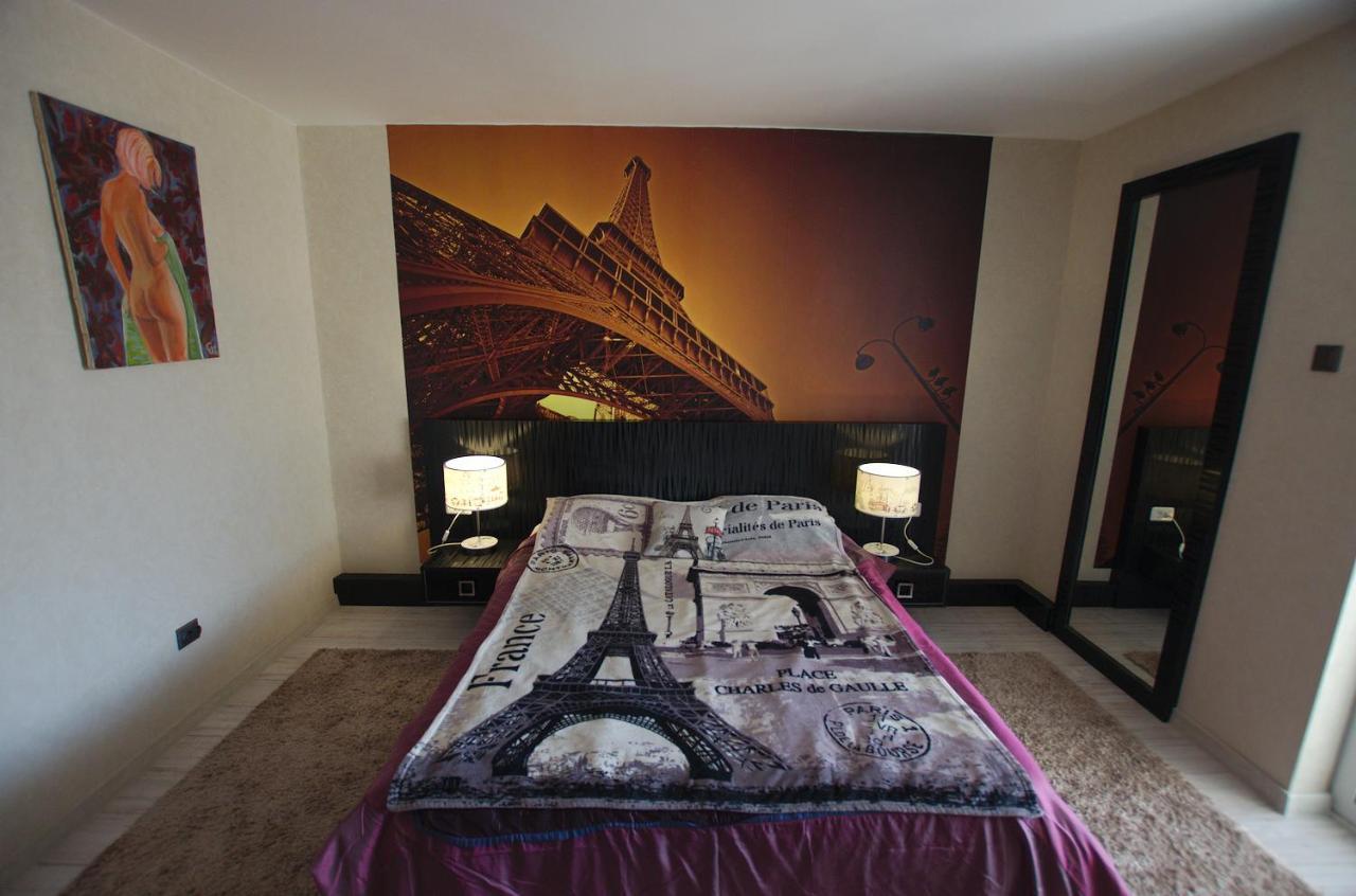 5 Apartshotel Faleza Galati Exteriör bild