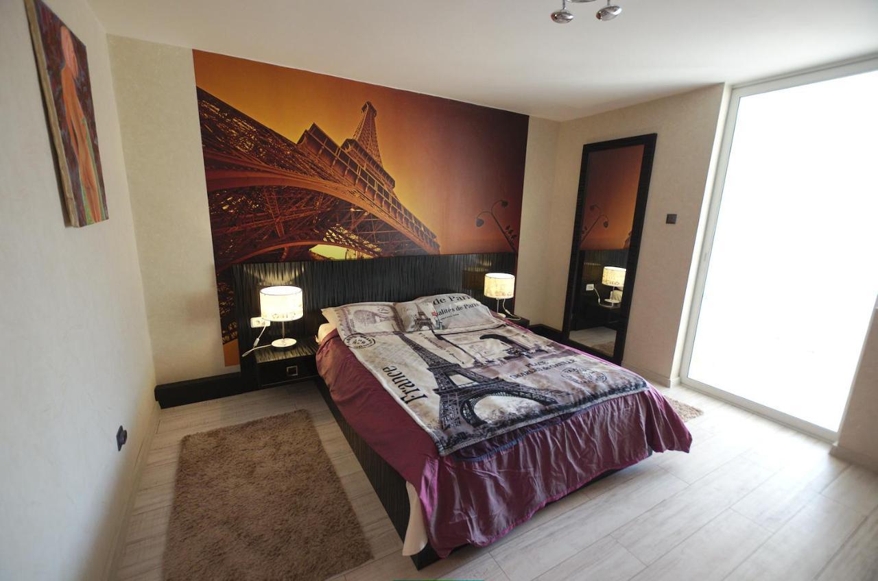 5 Apartshotel Faleza Galati Exteriör bild